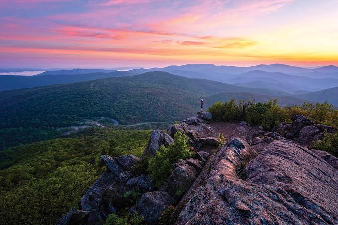 Mountain overlook above Shenandoah Valley at sunrise